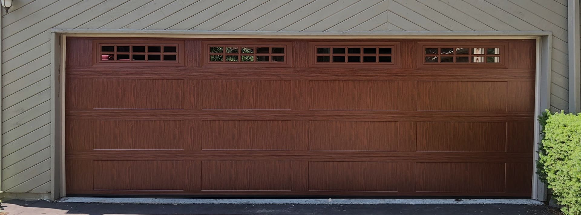 efficient garage door service near me in Bloomfield, Michigan