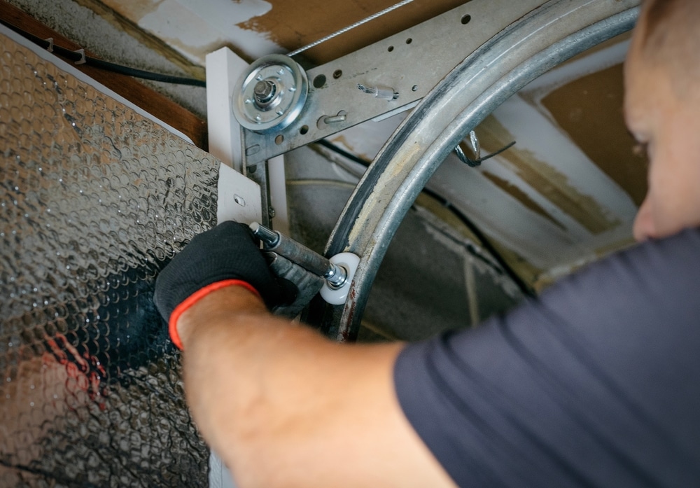 qualified professional garage door contractors in Metro Detroit
